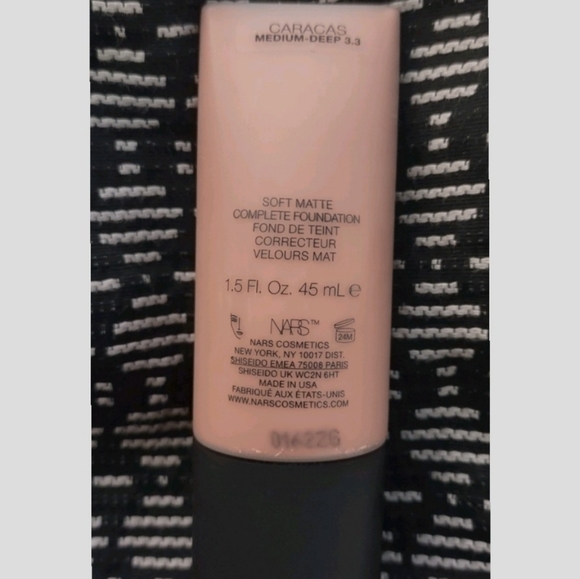 NARS Soft Matte Complete Foundation Bundle - Picture 13 of 15
